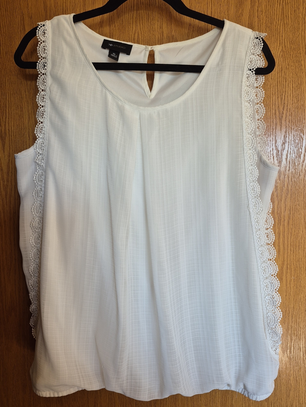 Gorgeous Feminine AB Studio White Lace-Trim Lined Sleeveless Blouse